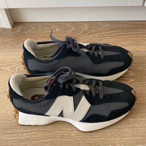 Women’s New Balance 327 Black Sneakers Size 6.5